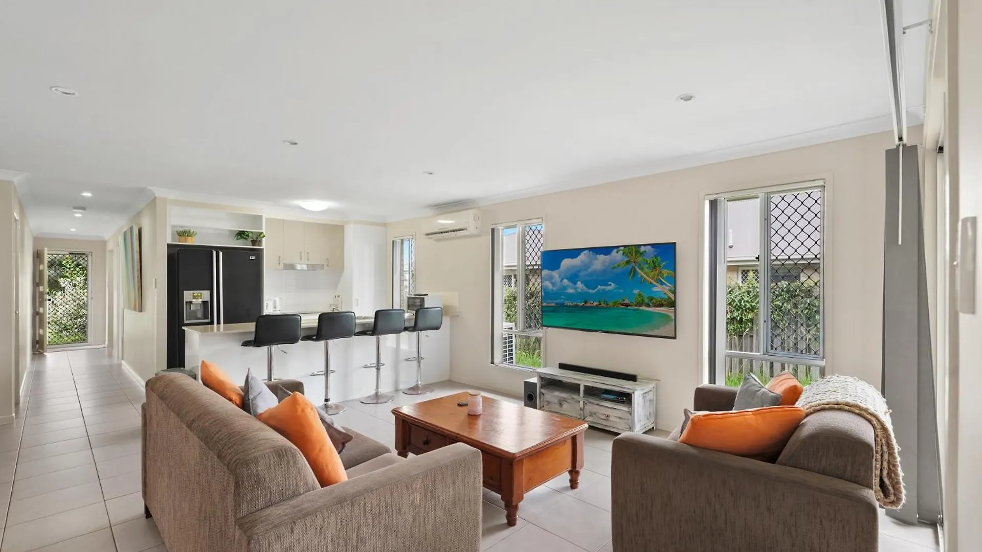 Comfy 5Bdr 2Bth Gold Coast Home 0*,